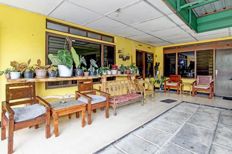 OYO 92534 Fajar Indah Guest House Hotel in East Java