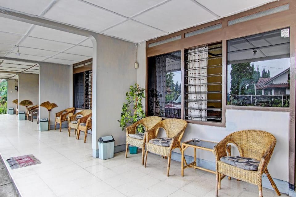 OYO 92534 Fajar Indah Guest House Hotel in East Java