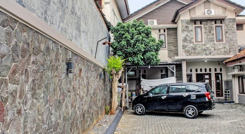 OYO Life 92509 Maulana Guest House Simpur Hotel in Indonesia