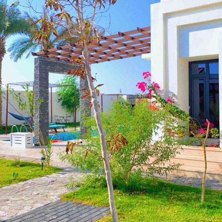 Two luxury cheerful bed rooms chalet with pool Villa in Oman