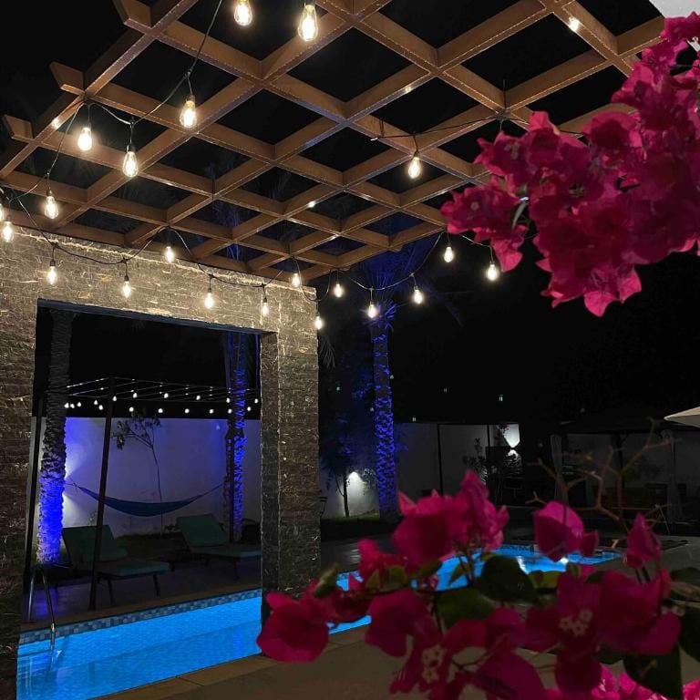Two luxury cheerful bed rooms chalet with pool Villa in Oman