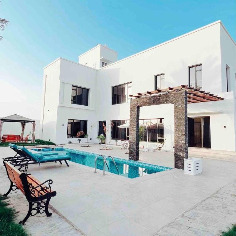 Two luxury cheerful bed rooms chalet with pool Villa in Oman