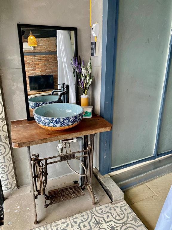Hidden Nest 1BR+private terrace 5' to City Center Apartment in Ho Chi Minh City