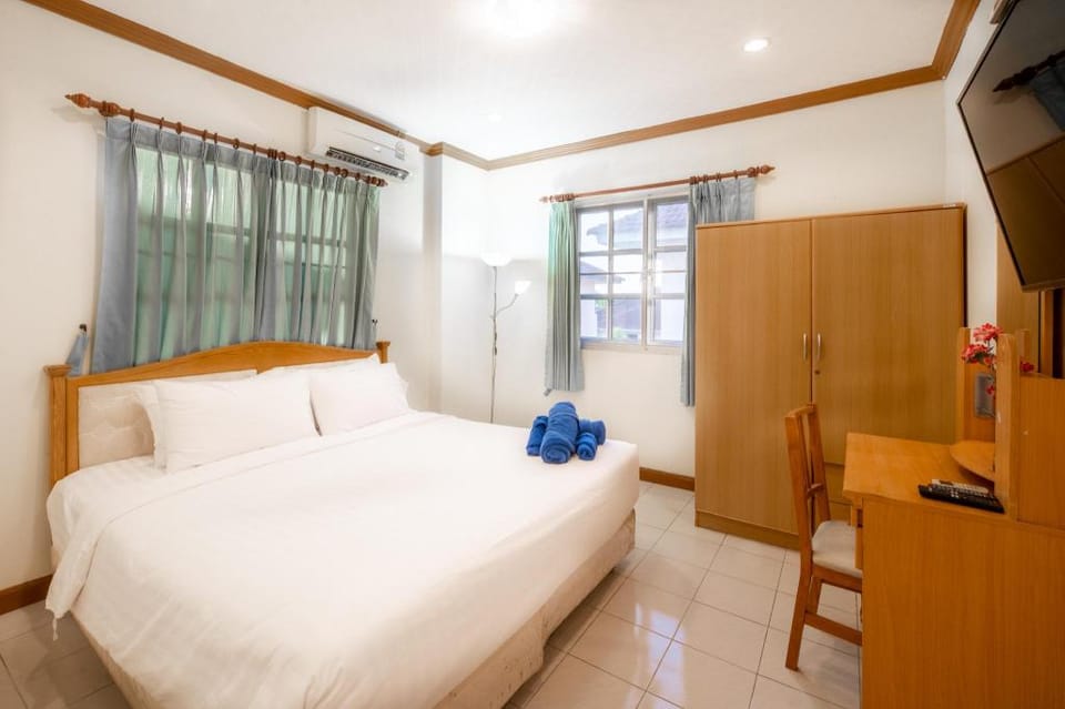 Pattaya Pool Villa 4 bedrooms, near the beach Villa in Pattaya City