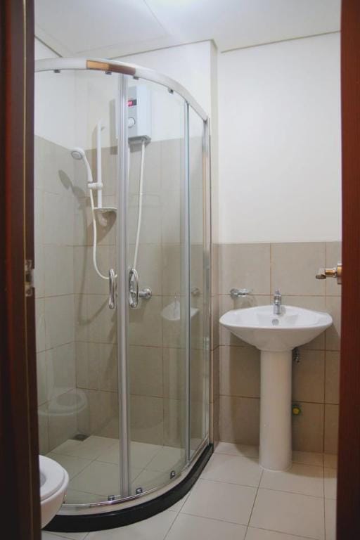 Makati Condo+Netflix+Good Wifi+Skyline View Apartment in Pasay