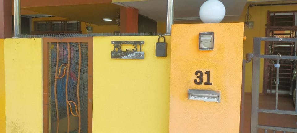 Arissa Homestay Taman Saujana Kluang.  Vacation rental in Johor
