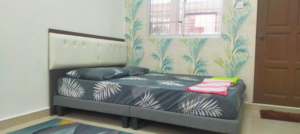 Arissa Homestay Taman Saujana Kluang.  Vacation rental in Johor