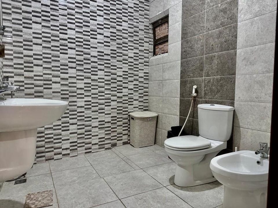 Enjoy a 6 BR flat in  the heart of Madaba! Apartment in Africa