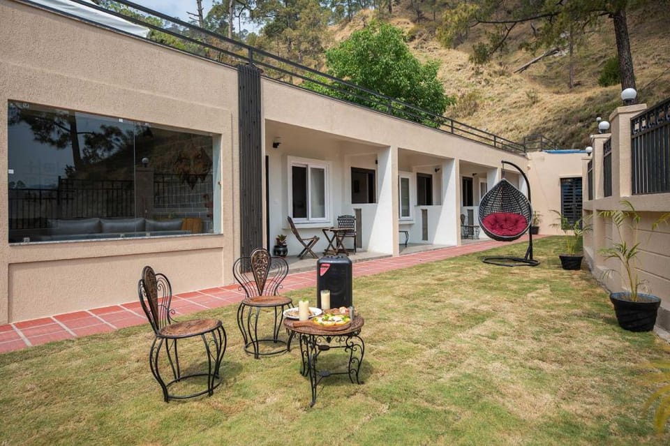StayVista at Rolling Hills with Swimming Pool Villa in Uttarakhand