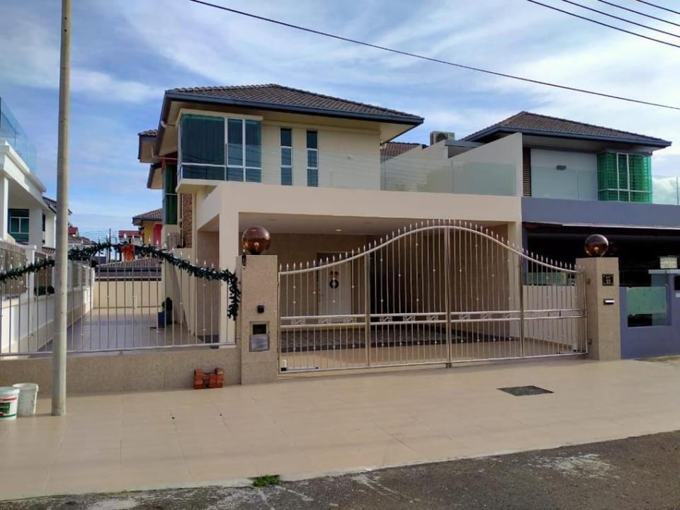 Entire home hosted by Cat Vacation rental in Sabah