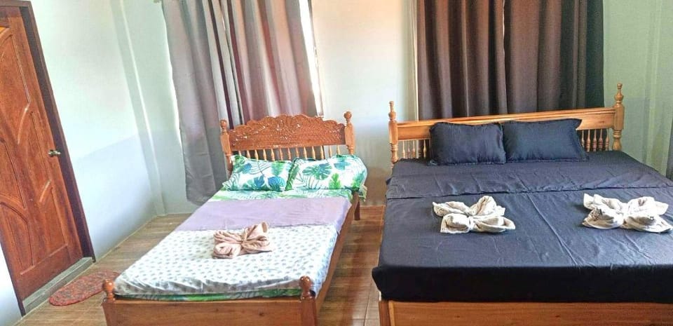 Chateau La Princesa with cozy garden  & bar Villa in Puerto Princesa