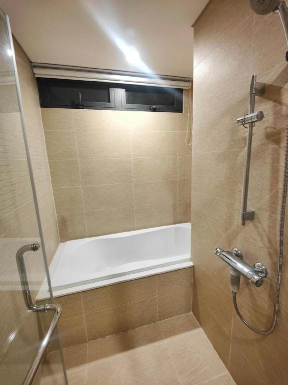 Bồn Hướng Nhà Hàng 3 Ngủ Sky Lake. Apartment in Laos