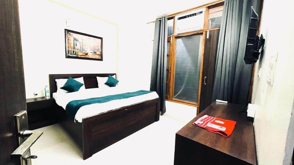 HOTEL O THE VIRAAT Hotel in Noida