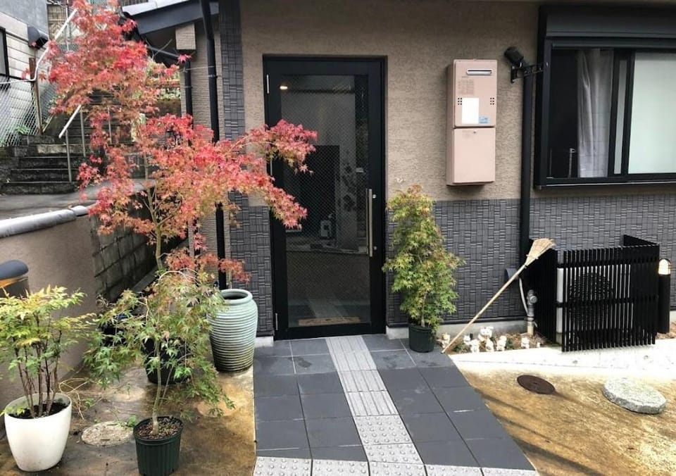 Home in Kyoto Kiyomizu Sannenzaka Guesthouse for Two Apartment in Kyoto