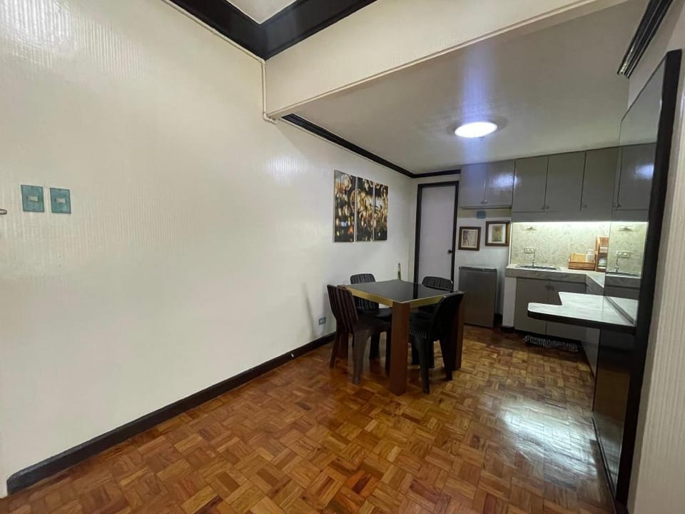 Spacious Cozy and Homey 1BR in Central Makati Apartment in Makati