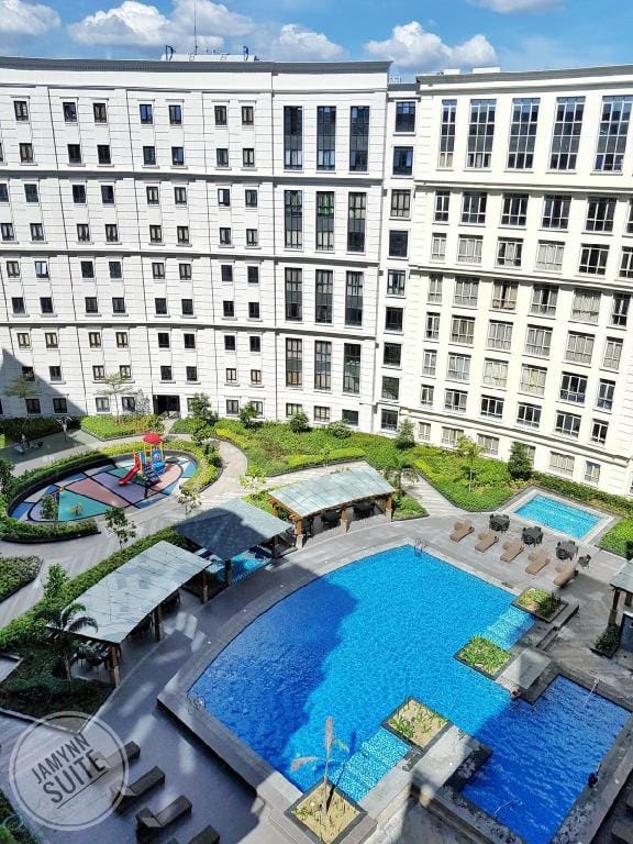 JamYnn One Bedroom Suite across T3 - Pool view Apartment in Pasay