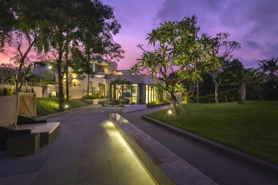 Entire 5 BR Villa Private Pool #B1 Villa in North Kuta