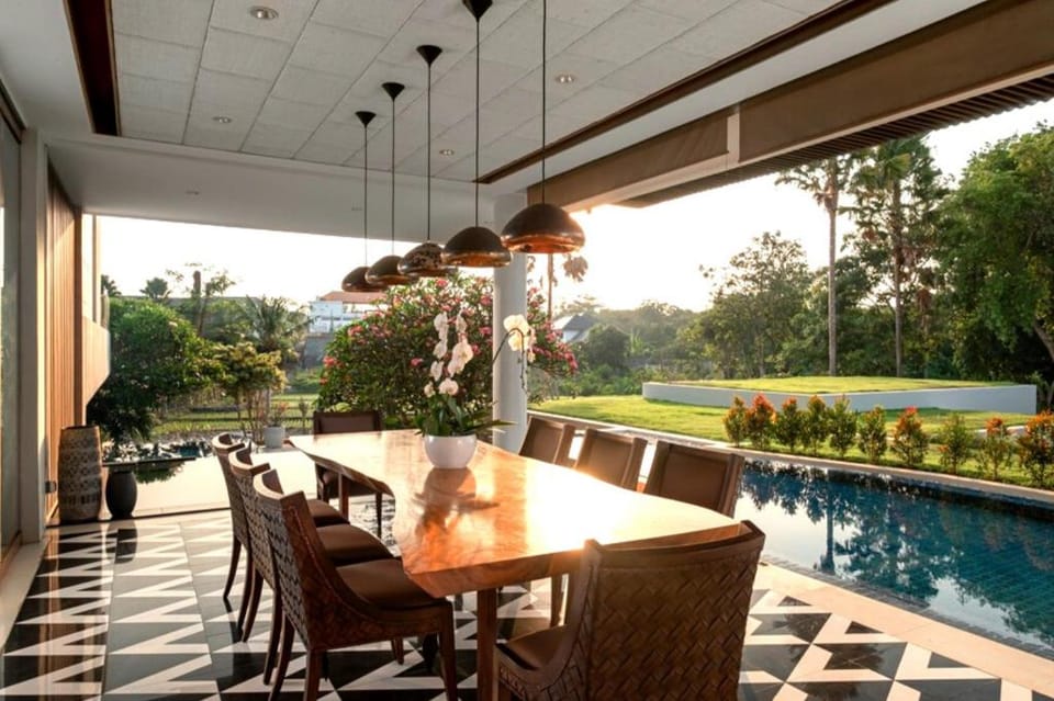 Entire 5 BR Villa Private Pool #B2 Villa in North Kuta