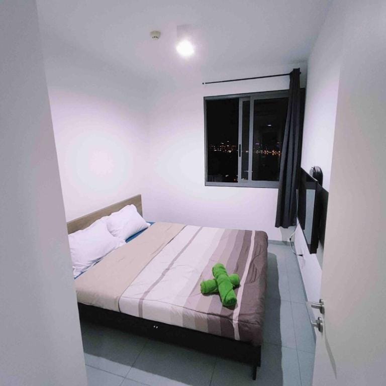 Sea View Near Walking Street Apartment in Pattaya City