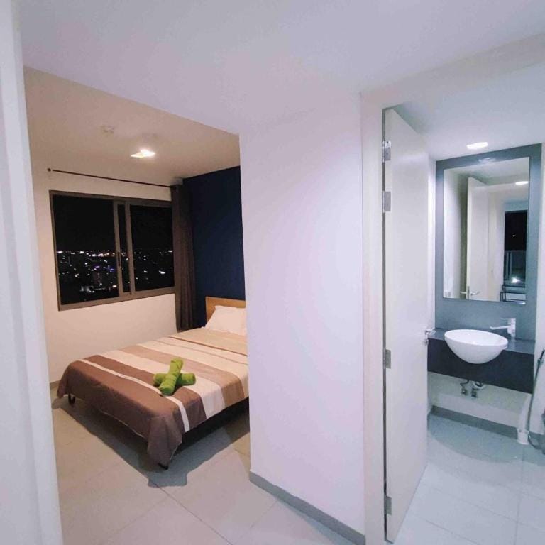 Sea View Near Walking Street Apartment in Pattaya City