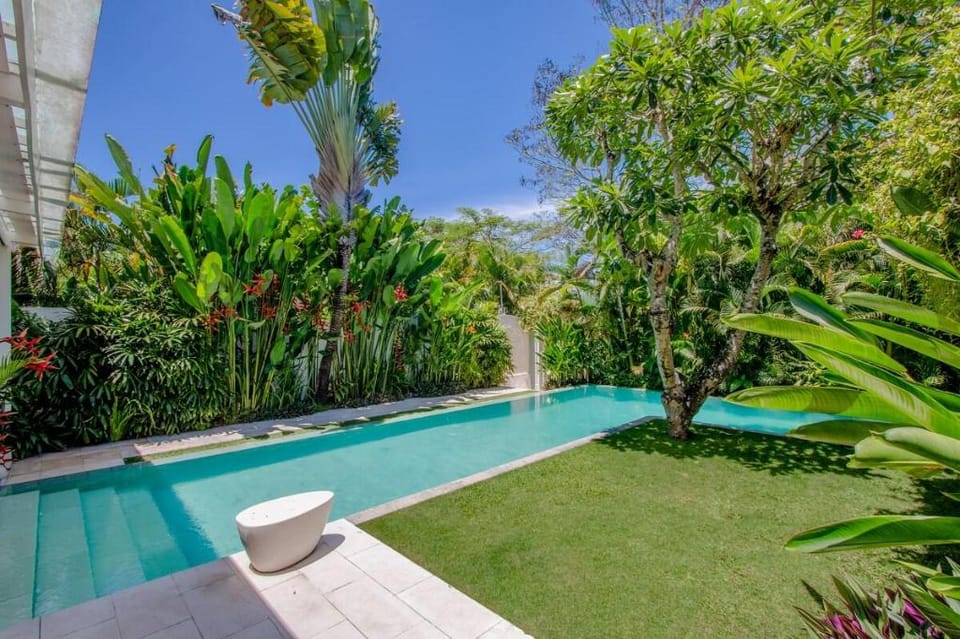 Three Bedroom Private Pool Villa Beach Access Villa in North Kuta