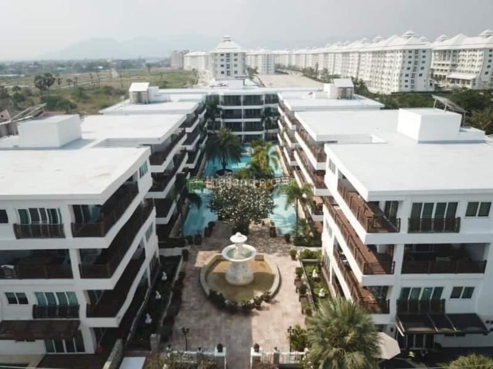 The Beach Palace in Cha Am Apartment in Thailand