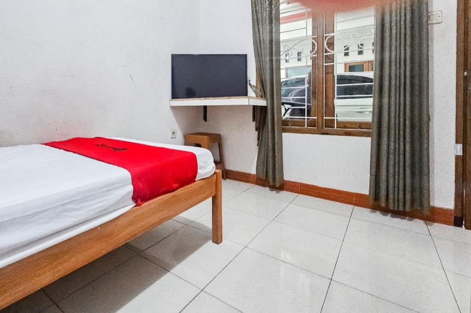 RedDoorz Syariah near Citimall Sukabumi Hotel in West Java