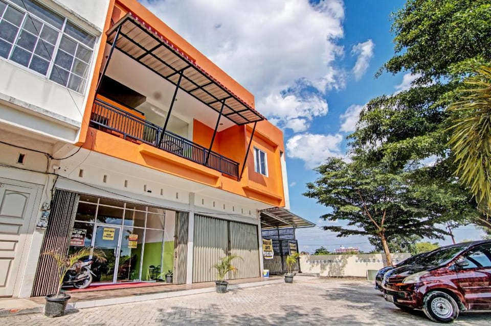 Hotel O Rosela House Syariah Hotel in West Sumatra, Indonesia