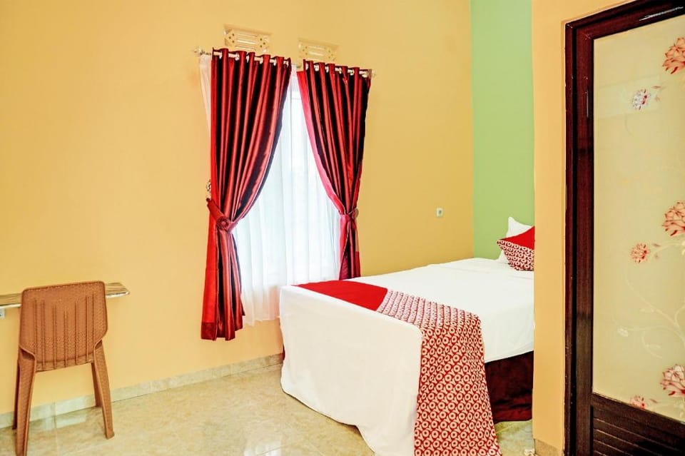 OYO 92522 Gle Kost Syariah Hotel in Indonesia