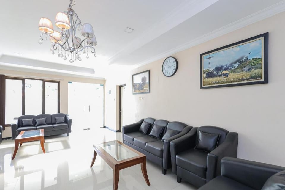 Urbanview Roemah Tebet by RedDoorz Hotel in South Jakarta City