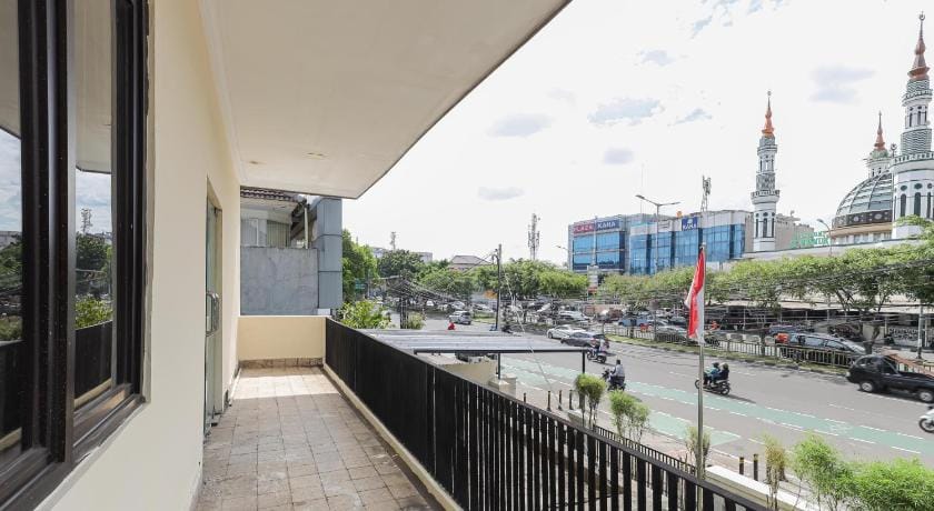 Urbanview Roemah Tebet by RedDoorz Hotel in South Jakarta City