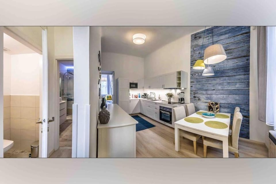 Bracing Home at Downtown w AC by NW Apartment in Budapest