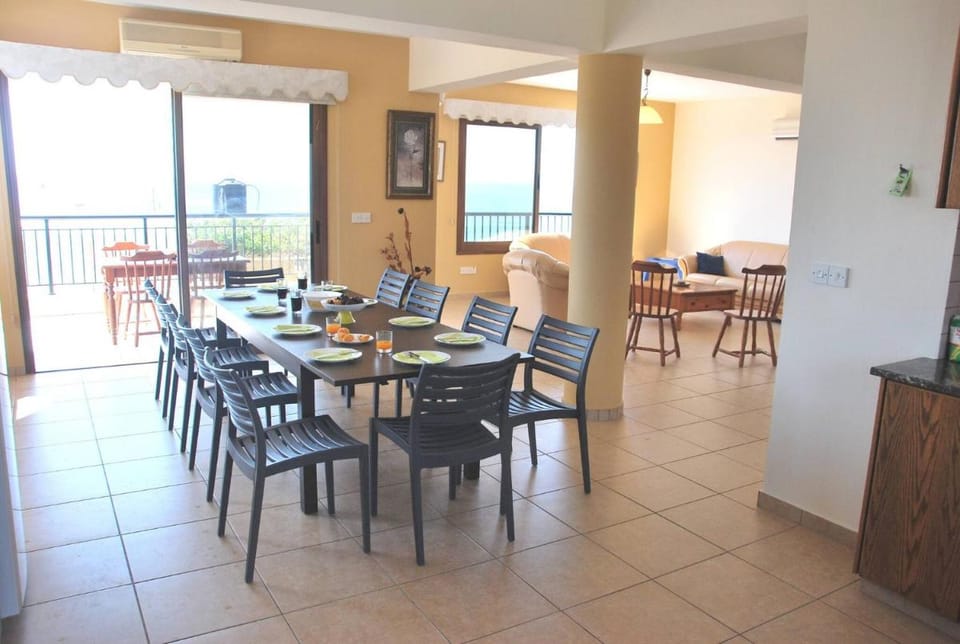 Villa Only 50m To The Sea, Sleeps 12, Polis Villa in Pomos