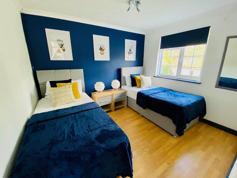 Cloud9StayZ at The Leafield Apartment in England