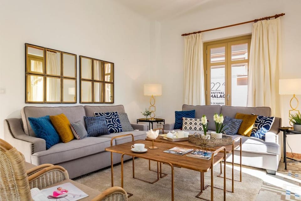Bright & large 4Bd. apartment with views to the Alcazaba. Zegrí Apartment in Malaga