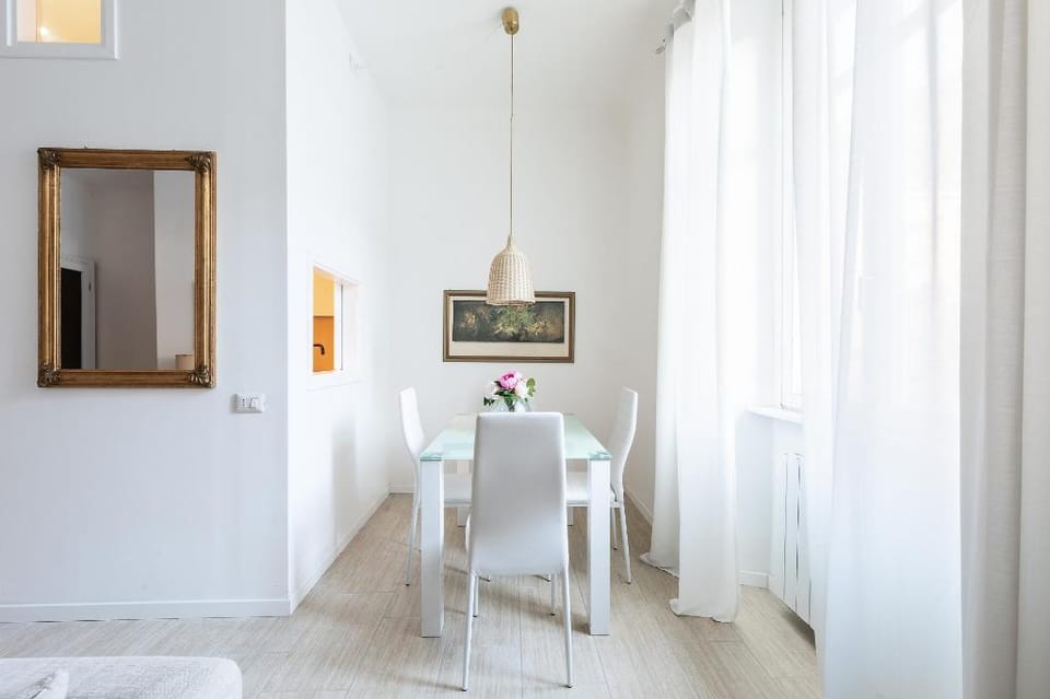 West Park Suite with Parking Apartment in Como