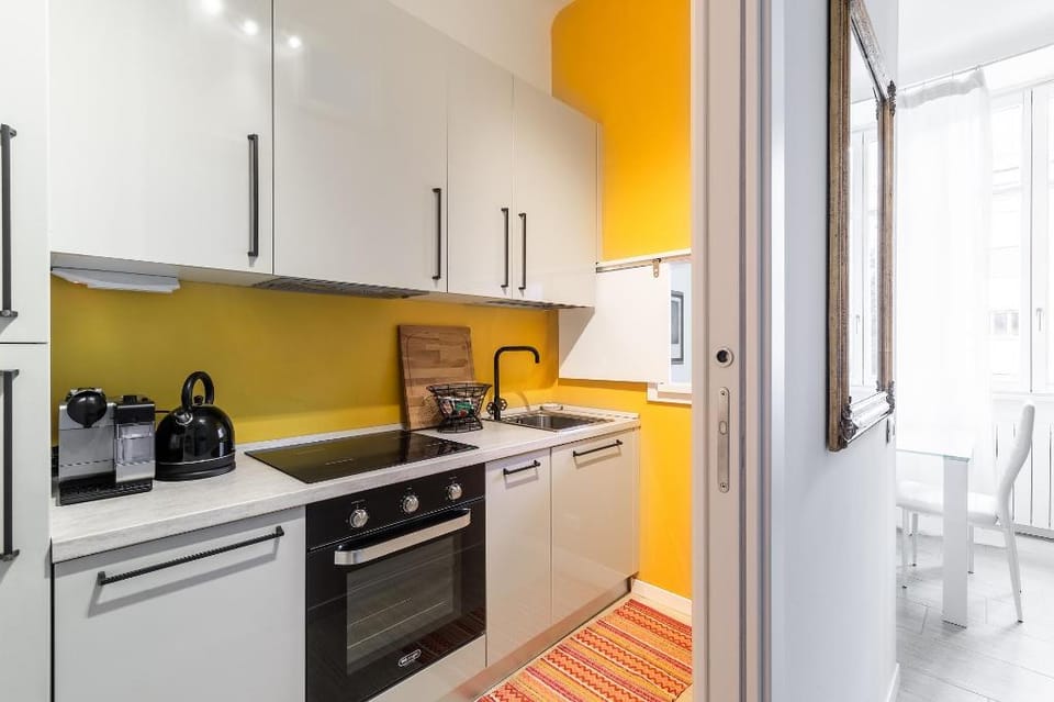 West Park Suite with Parking Apartment in Como