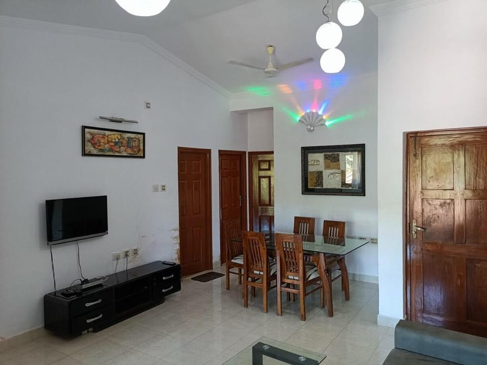 Lovely 2BHK1 Goa AC Homestay near Candolim Beach Apartment in Candolim