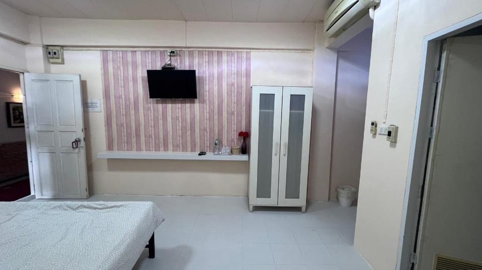 Dejaroen Place Resort Apartment in Bangkok