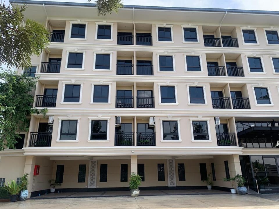 Baan Thanakul Residences Apartment in Bangkok