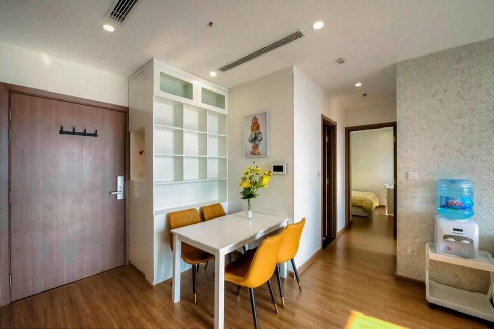Bể bơi bốn mùa 2 Ngủ Sky Lake Hà Nội Apartment in Laos
