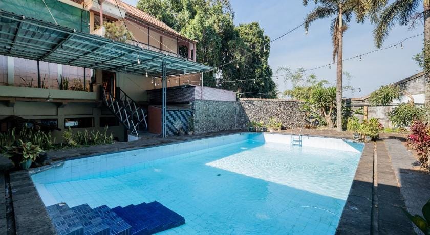 Palereman Hotel RedPartner near Jatim Park 1 Hotel in Batu