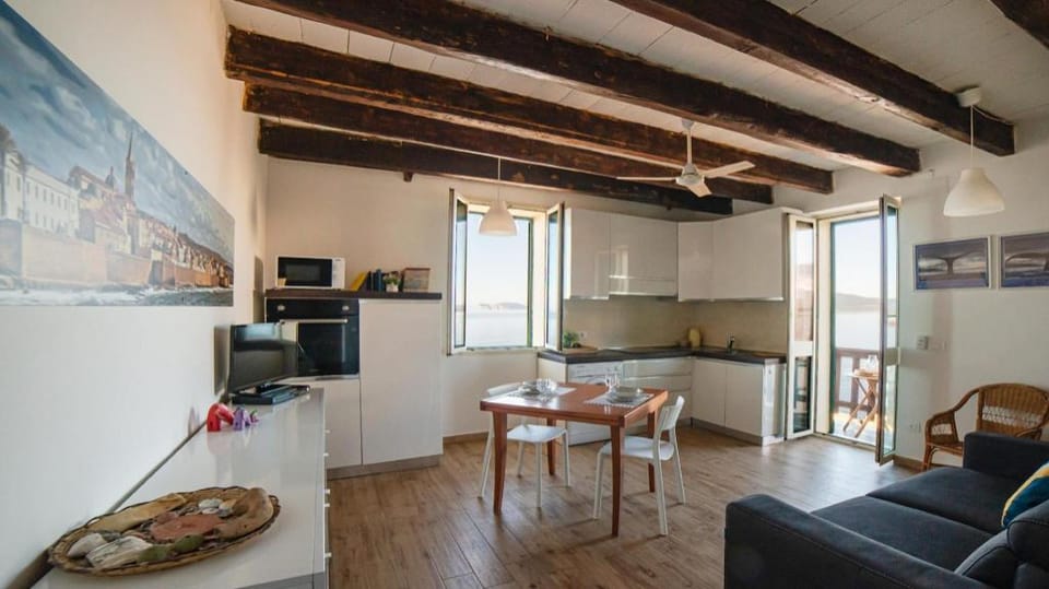 Welcomely - Waterfront home a balcony on the sea Apartment in Alghero