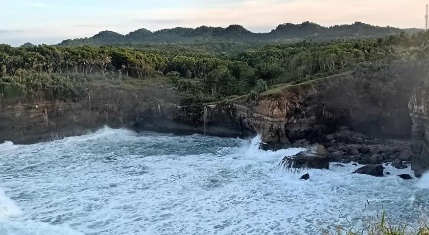 Homestay Nova, Pantai Klayar Vacation rental in East Java