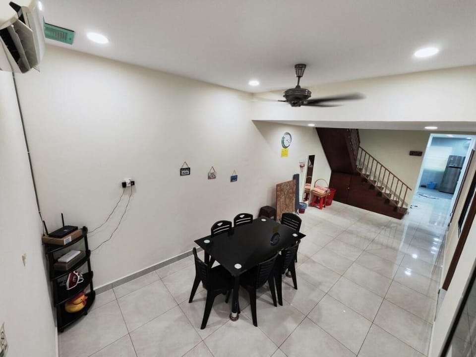 Cosy 4-bedroom residential home with air-cond Vacation rental in Pahang, Malaysia