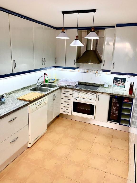 apartment near the sea wifi,parking, large terrace Apartment in La Herradura