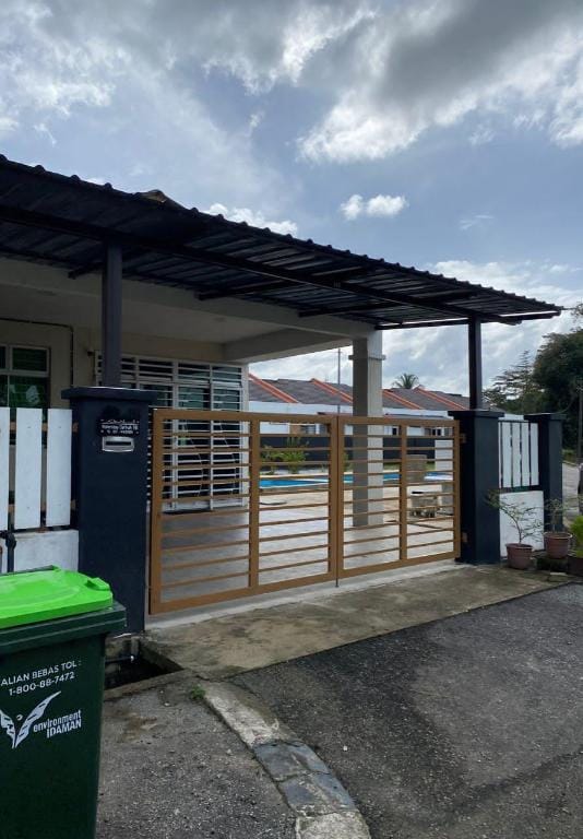 HOMESTAY DAFINAH WITH SWIMMING POOL Vacation rental in Kedah