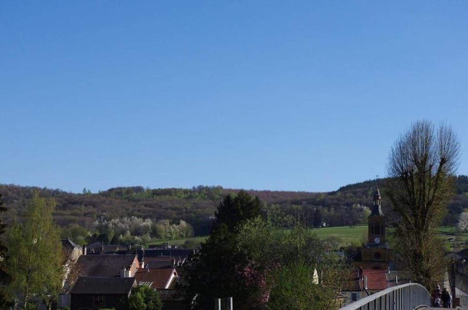 Gîte en bord de Meuse, jardin terrasse, voie verte Vacation rental in Wallonia, Belgium
