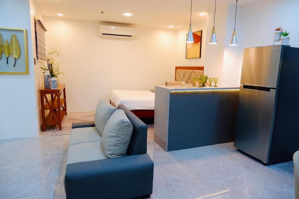 Cozy entire condo with pool access Apartment in Angeles