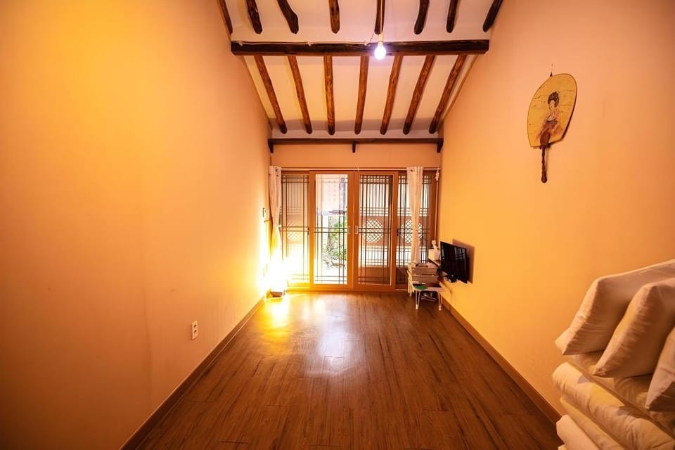 Jeonju Hanok Village Onggi Jonggi Private Pension Bed and Breakfast in South Korea
